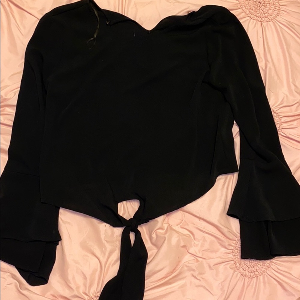black long sleeve crop top
